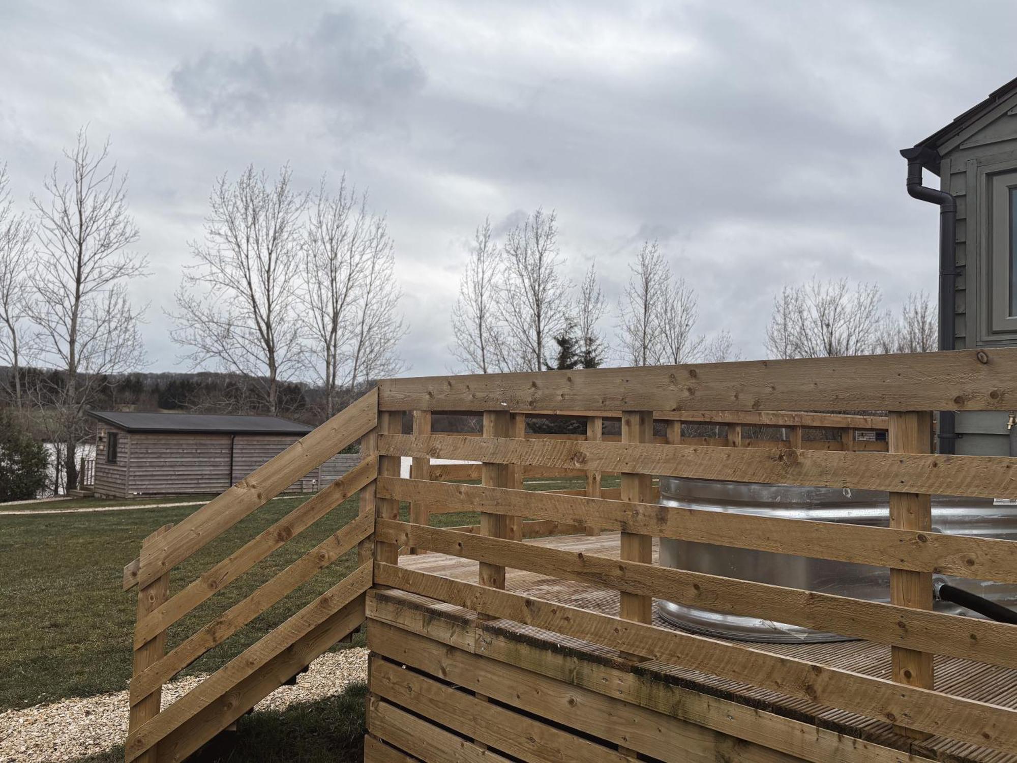 'Swan' Lakeview Lodge Bishampton Exterior photo
